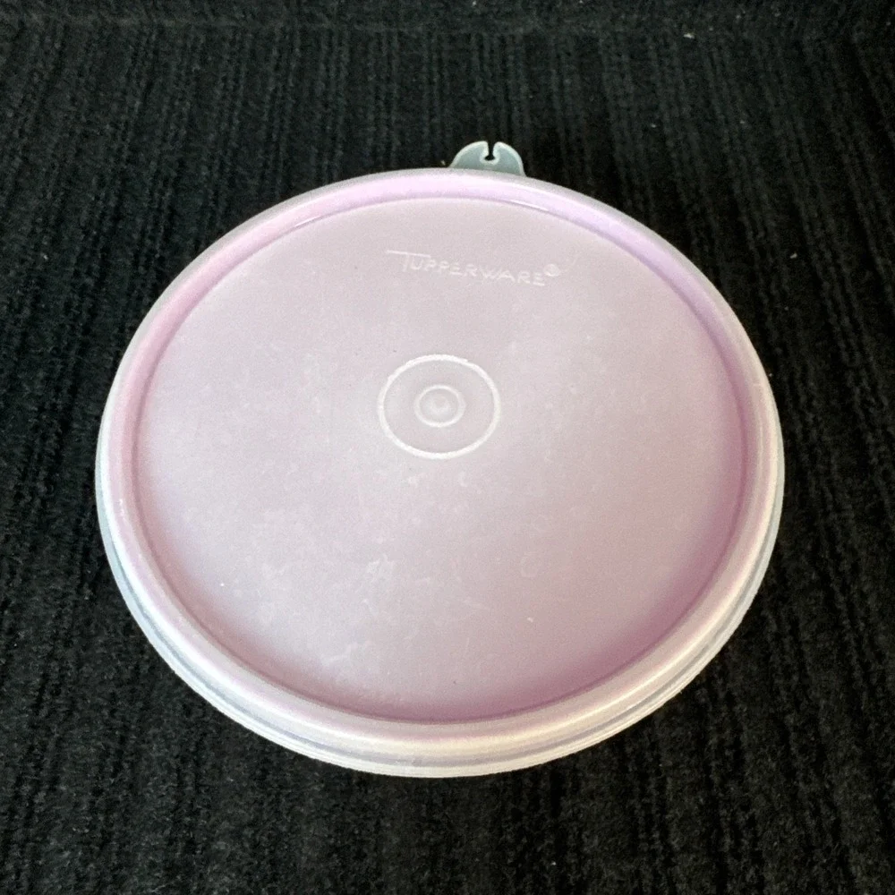 Tupperware Purple Medium Wonder Bowl w/Seal Great Condition 1551